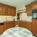 Cozy Family In Humain マルシュ・アン・ファメンヌ