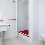 Cozy Family In Humain マルシュ・アン・ファメンヌ