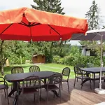 Cozy Family In Humain マルシュ・アン・ファメンヌ