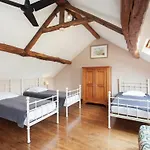 Cozy Family In Humain マルシュ・アン・ファメンヌ