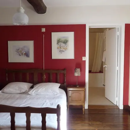 Spacious In Humain With Garden