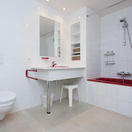 Spacious In Humain With Garden