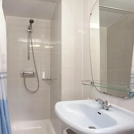 Spacious In Humain With Garden