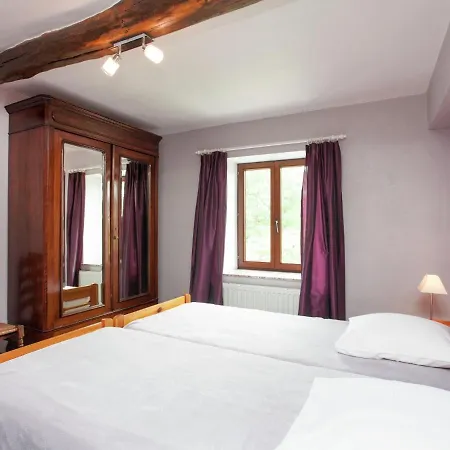 Holiday home Spacious In Humain With Garden
