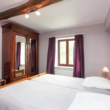 Cozy Family In Humain * マルシュ・アン・ファメンヌ