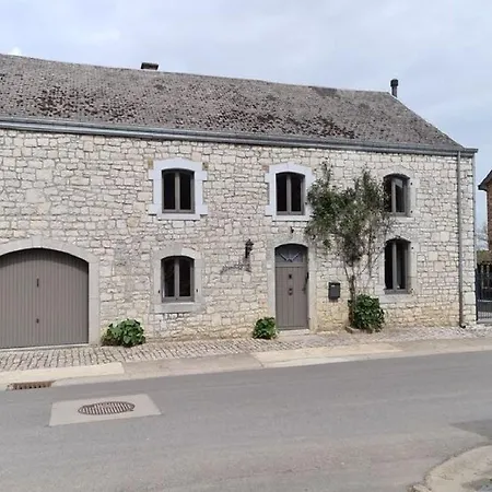 Cozy Family In Humain 別荘